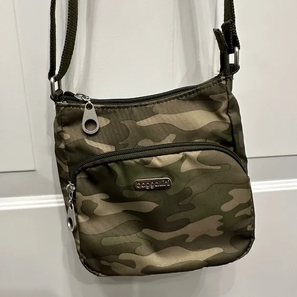 Baggallini Joey Bag - Olive Camo - Picture 2 of 5